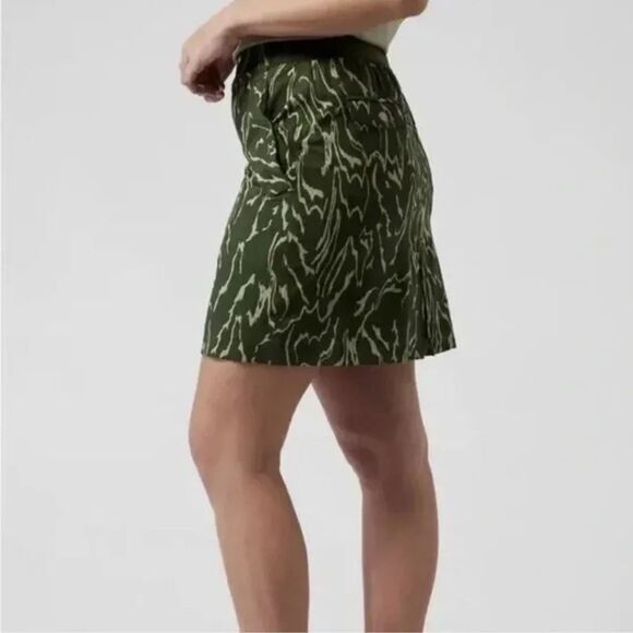 ATHLETA Vienna Cargo Skort in Olive
and Eucalyptus Green 4 Skirt shorts - Picture 3 of 11